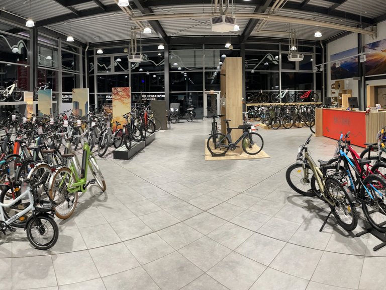 Bikes n Boards Wetzlar - Beleuchtung Fahrradgeschäft